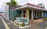 コナズ珈琲多摩ニュータウン店の外観。ハワイの住居のイメージを徹底的に再現する（写真:山田愼二）
