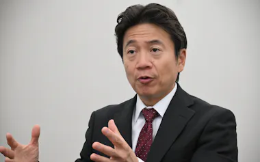 九州の半導体産業について説明する三菱UFJ銀行の北村取締役専務執行役員(福岡市)