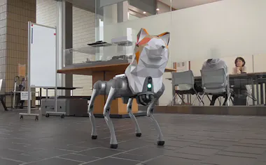 秋田県立大学のマタギロイド「ハッチャン」試作機(20日、秋田県由利本荘市)