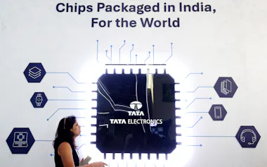 半導体サプライチェーンへの参入を目指すインド化学企業には、タタ・エレクトロニクスの半導体チップ工場を足がかりにしようとするところもあれば、外資と合弁会社を設立したところもある=ロイター