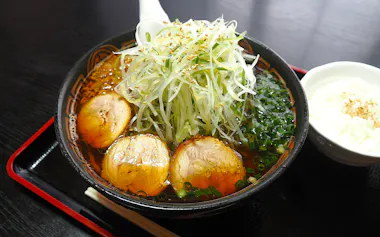 山形市内ではさまざまなタイプのラーメンを楽しめる(4月、山形市の麺辰「特製鶏中華」)