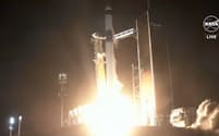 古川聡さんらが搭乗する宇宙船を打ち上げる米スペースXのロケット「ファルコン9」(NASAの中継動画から)