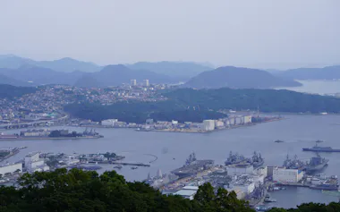 佐世保市内には米軍と自衛隊が基地を置く