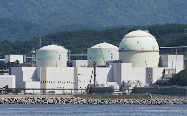 北海道電力泊原発。左から1号機、2号機、3号機=7月、北海道泊村