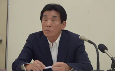 福岡県議会の金銭授受疑惑について記者会見する元県議の新村氏(23日、福岡県庁)