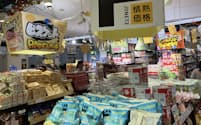 パンパシHDは海外店舗で日本の食品を販売する(シンガポールの「DON DON DONKI オーチャードセントラル店」)