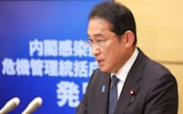 内閣感染症危機管理統括庁の発足について、報道陣に説明する岸田首相(1日、首相官邸)