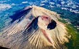 空から見た高千穂峰（ヘリ遊覧のイメージ）