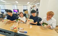 月に一度、月曜日の昼食は、会社にいる人たちみんなでラーメンを食べる（東京・渋谷のグルメイノベーション）