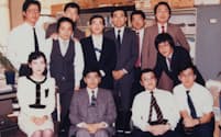 1988年、国際機構課の仕事始め（前列左から２人目が筆者）