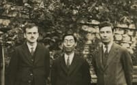 留学したドイツの下宿で３人は仲良くなった。右からオッペンハイマー氏、杉浦義勝氏、ポール・ディラック氏（1927年、米フロリダ州立大学提供）