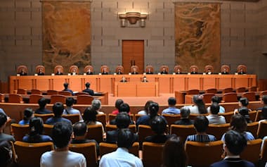 性別変更を巡る家事審判の弁論が開かれた最高裁大法廷（27日、東京都千代田区）