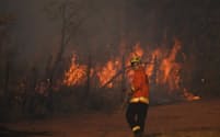 異常気象が頻発し、温暖化対策の加速が求められている（ブラジルの森林火災、2023年9月）＝AP