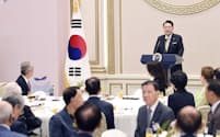 29日、広島で被爆した在日韓国人らを招いた昼食会であいさつをする韓国の尹錫悦大統領＝ソウル（共同）