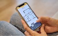積水ハウスのスマートホームサービスでは、家の間取り図が入ったスマホアプリで家電の操作などができる