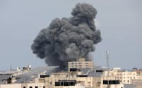 Smoke rises following Israeli strikes in Gaza, October 9, 2023. REUTERS/Saleh Salem