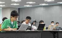 AtCoderの主催する第４回日本最強プログラマー学生選手権決勝の様子