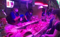 北京の食品市場にある豚肉売り場