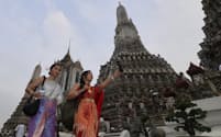 バンコクの観光地ワット・アルンはコロナ禍前より中国人客が少ない（10日）＝小林健撮影