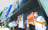 歴史的な出来事となった西武池袋本店のストライキ。組合員のアピールを好意的に受け止める声も目立った（8月31日、東京・池袋）
