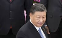 中国の習近平国家主席は「反腐敗」を掲げ、軍大物も処分してきた（18日、北京の人民大会堂）＝共同