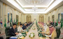 韓国とサウジアラビア政府が経済分野での協業を深めている（22日、リヤド）＝ロイター