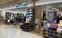 イオンリテール運営の総合スーパーで衣料品売り場を6種類の専門店に改装する（23日、さいたま市のイオン浦和美園店）