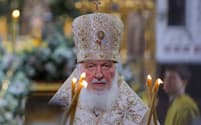 1月6日、モスクワでクリスマスの礼拝をするロシア正教会のトップ、キリル総主教＝ロイター