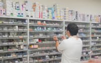 薬局では複数の医薬品を扱うため在庫管理の効率化が欠かせない（札幌市内のなの花薬局）