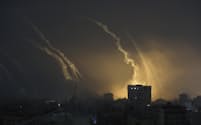 パレスチナ自治区ガザではイスラエル軍による激しい空爆が続いている（28日）＝ＡＰ