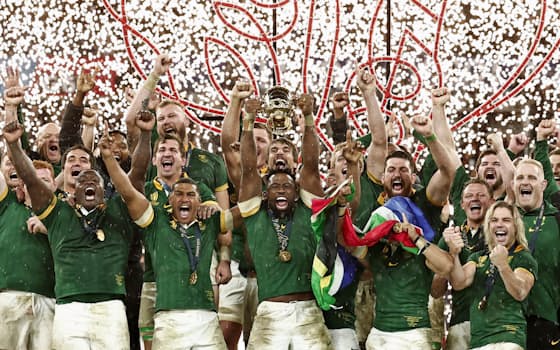優勝し、喜びを爆発させる南アフリカの選手たち=ロイター
