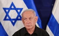 ハマスの急襲を許した責任が問われるイスラエルのネタニヤフ首相（10月28日、テルアビブ）＝ロイター