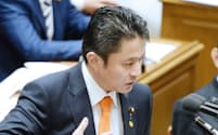 質問する維新の党の柿沢未途氏（８日午後、衆院予算委）