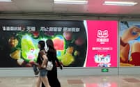 上海市内では「独身の日」のセールの広告が目立つ（10月）