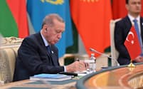 トルコのエルドアン大統領は3日、チュルク諸国機構の首脳会議に参加した（アスタナ）＝カザフスタン大統領府提供・ロイター