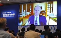 世界経営者会議でビデオ講演するモルガン・スタンレーのジェームス・ゴーマン会長兼CEO（7日午前、東京都千代田区）