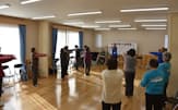 埼玉県鳩山町では移住した人が参加して地域に溶け込みやすいよう地元ボランティアが健康教室を開いている