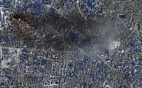 火の手の上がるガザ市街地（11月7日）=Satellite image ©2023 Maxar Technologies