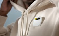 オープンAIのアルトマンCEOも出資する米スタートアップが胸元に装着する端末の新製品「Ai Pin」を発表した