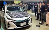 車載向け太陽電池など複数の新技術を展示した（10日、東京都江東区）