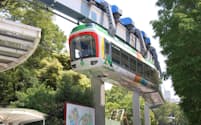 2019年より運行休止した上野動物園の東園と西園をつなぐ懸垂式モノレール「上野懸垂線」（2011年）＝東京都交通局提供