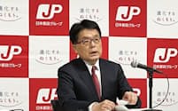 増田社長は郵便・物流事業について「燃料高などもあり厳しい」と説明した（13日、都内）