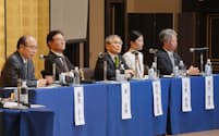 討論する（左から） 藤澤、湊、西尾、矢野、橋本の各氏（１日、大阪市北区）
