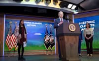バイデン米大統領は14日、気候変動に強いインフラ整備などに向けて60億ドルの投資計画を発表した＝ロイター