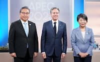 日米韓3カ国外相はアジア太平洋経済協力会議（APEC）閣僚会議にあわせて会談した（外務省提供）