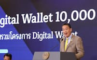デジタル・ウォレットの活用について記者会見するタイのセター首相（10日、バンコク）