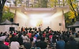 秋空の下、約600人の観客が勾当台公園野外音楽堂に集まった（10月29日、仙台市、写真:岩佐篤樹）