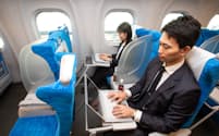 JR東海・JR西日本が東海道・山陽新幹線に2023年10月から導入した「S Work Pシート」＝JR東海提供