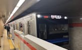 京成電鉄と京急電鉄に直通運転する都営浅草線ではQRコードを活用した新システムを導入した(15日)