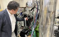 クラークでは実物のエンジンを使い、CO2削減に向けた燃焼実験を重ねる（茨城県日立市の研究センター）